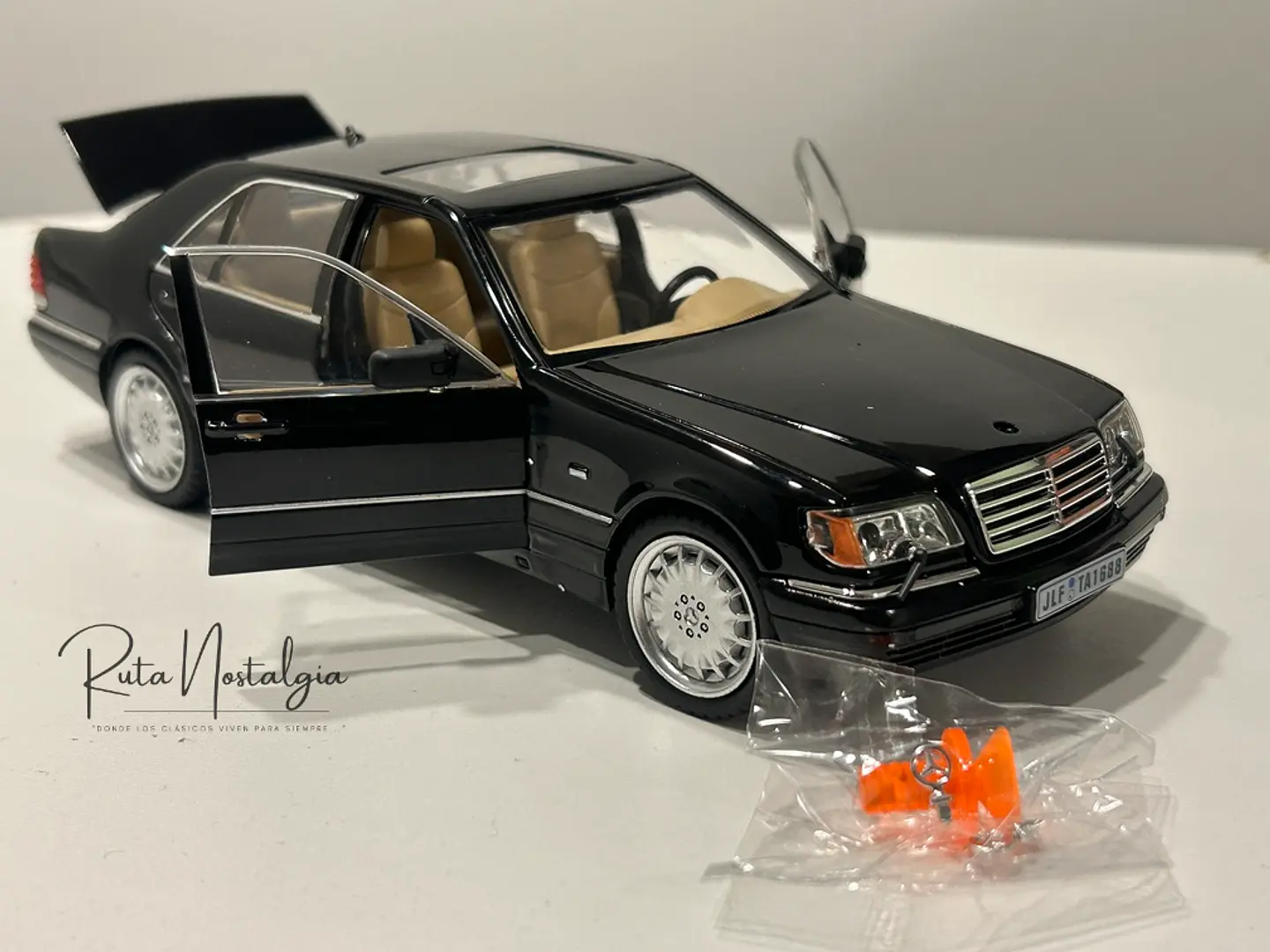 Auto Mercedes-Benz S320 W140 1:24 Coleccionable 2
