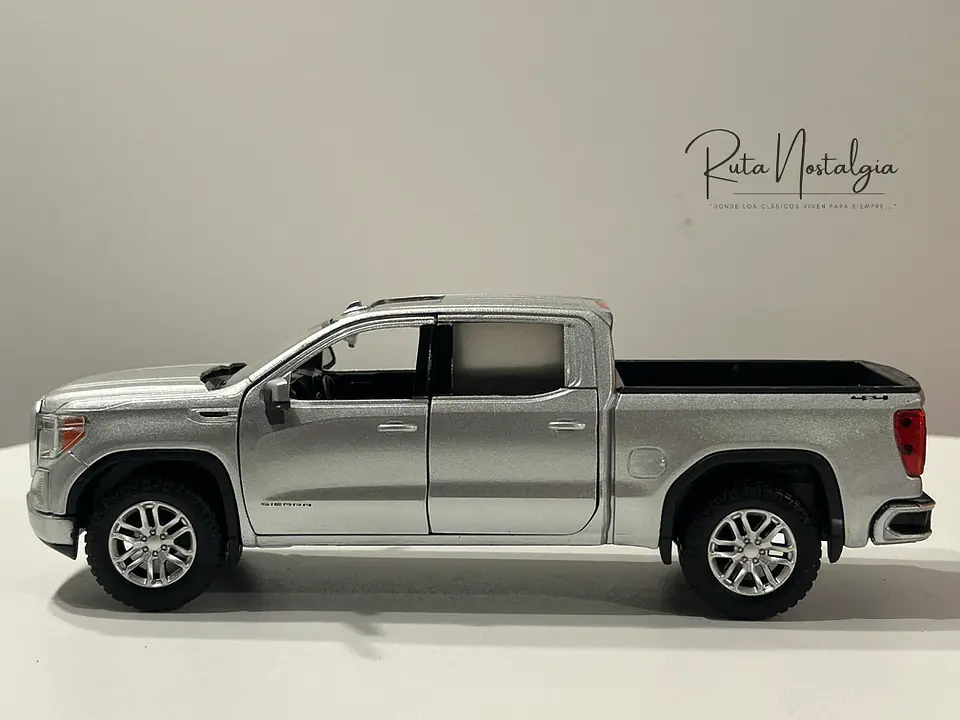 Camioneta Motormax GMC Sierra 1500 SLT Crew Cab 2019 1:24 7