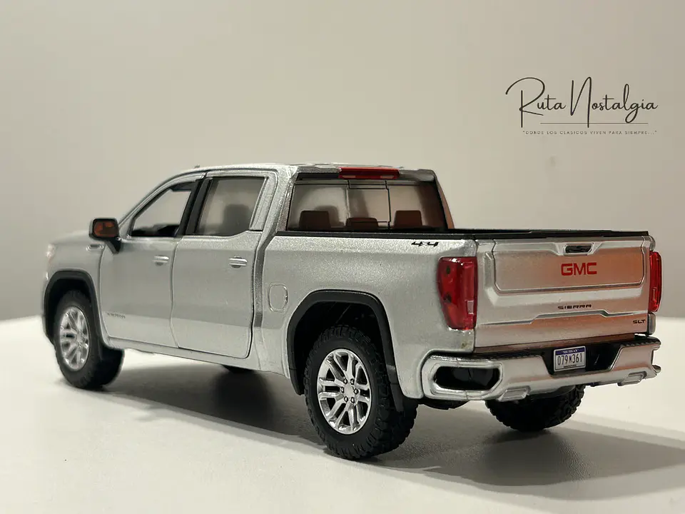 Camioneta Motormax GMC Sierra 1500 SLT Crew Cab 2019 1:24 8