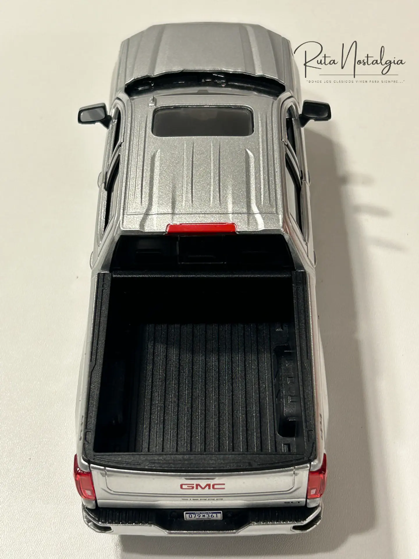 Camioneta Motormax GMC Sierra 1500 SLT Crew Cab 2019 1:24 9