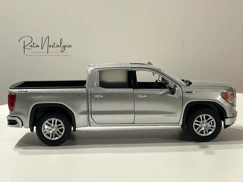 Camioneta Motormax GMC Sierra 1500 SLT Crew Cab 2019 1:24 11
