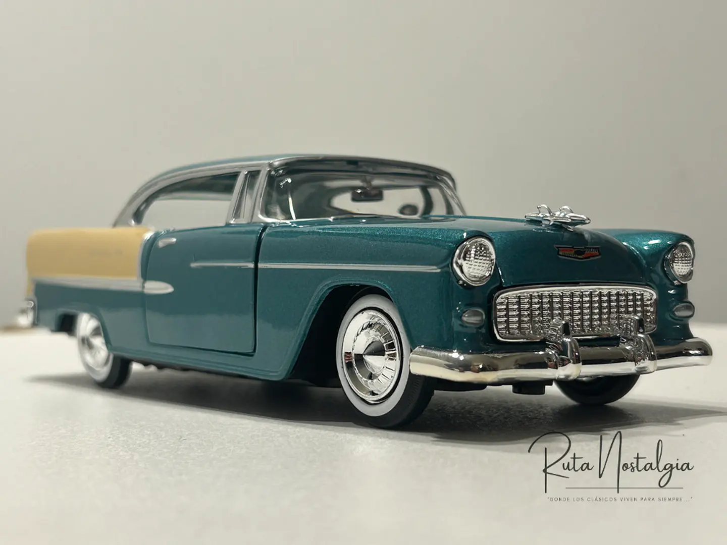 Auto Motormax Chevrolet Bel Air Hardtop 1955 1:24 10
