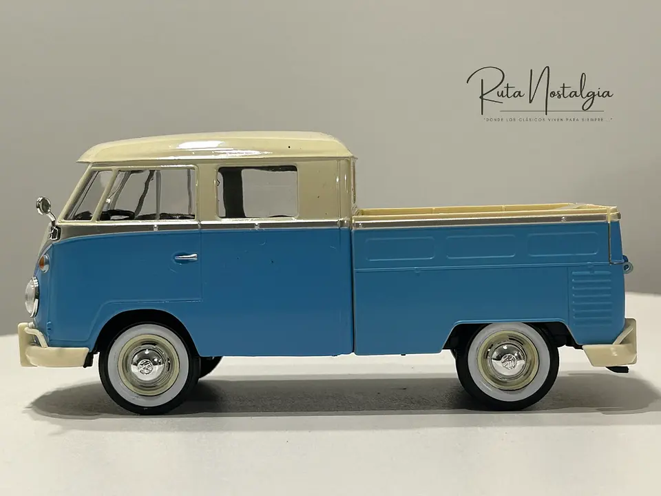 Camioneta Volkswagen T1 DoKa | Motormax Escala 1:24 18