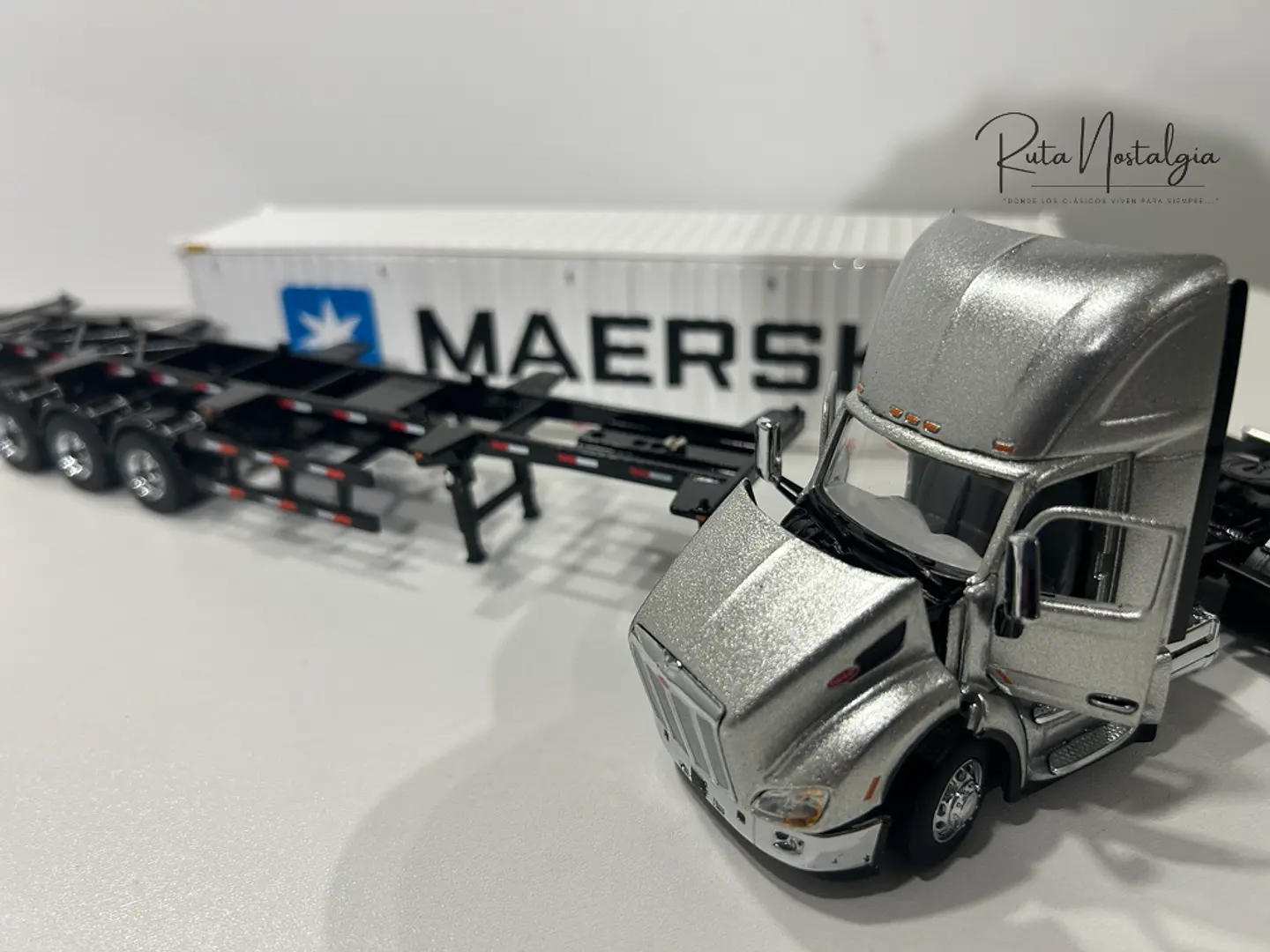 Camión Peterbilt 579 Day Cab + | Diecast Masters 1:50 4
