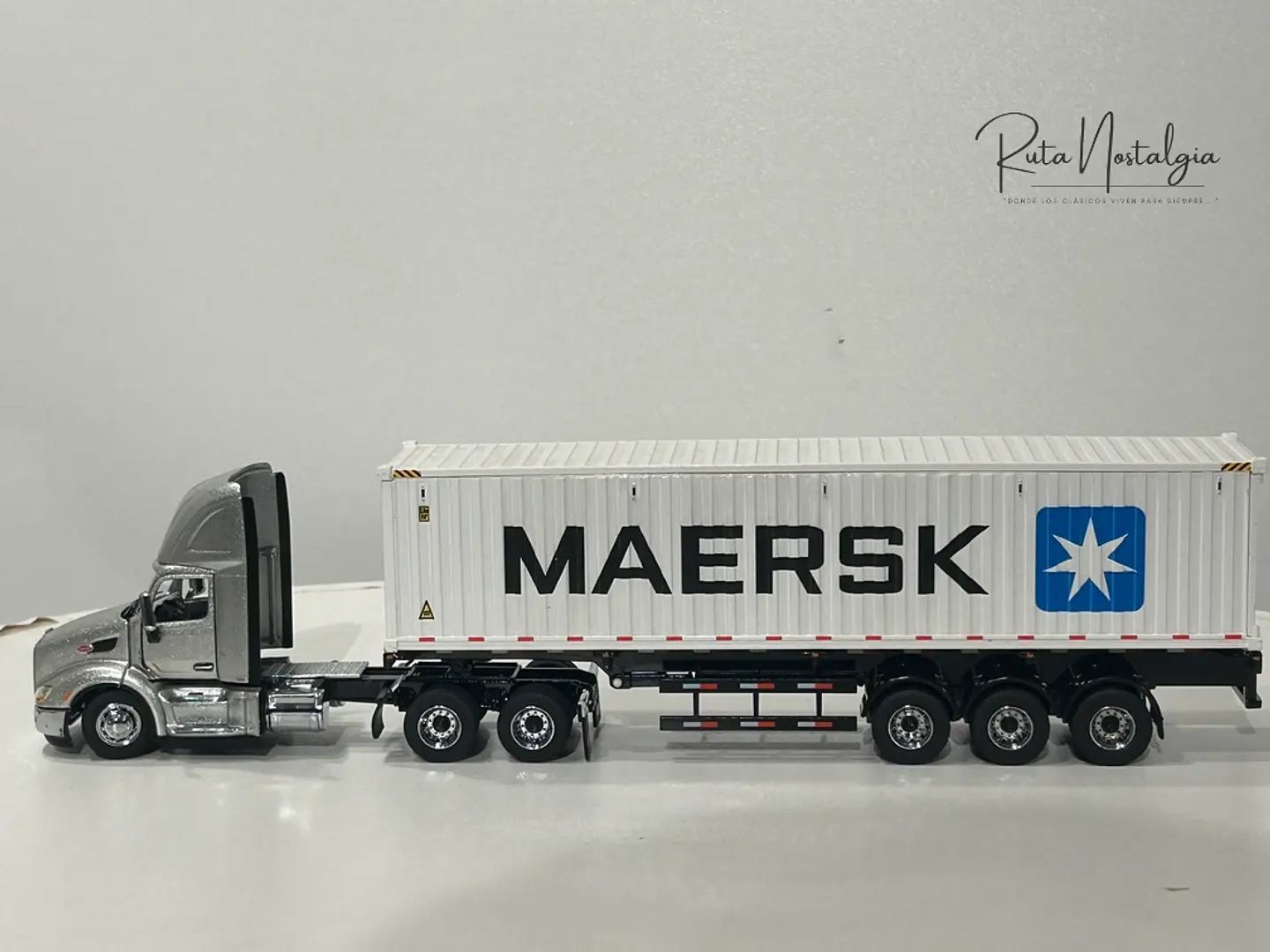 Camión Peterbilt 579 Day Cab + | Diecast Masters 1:50 8