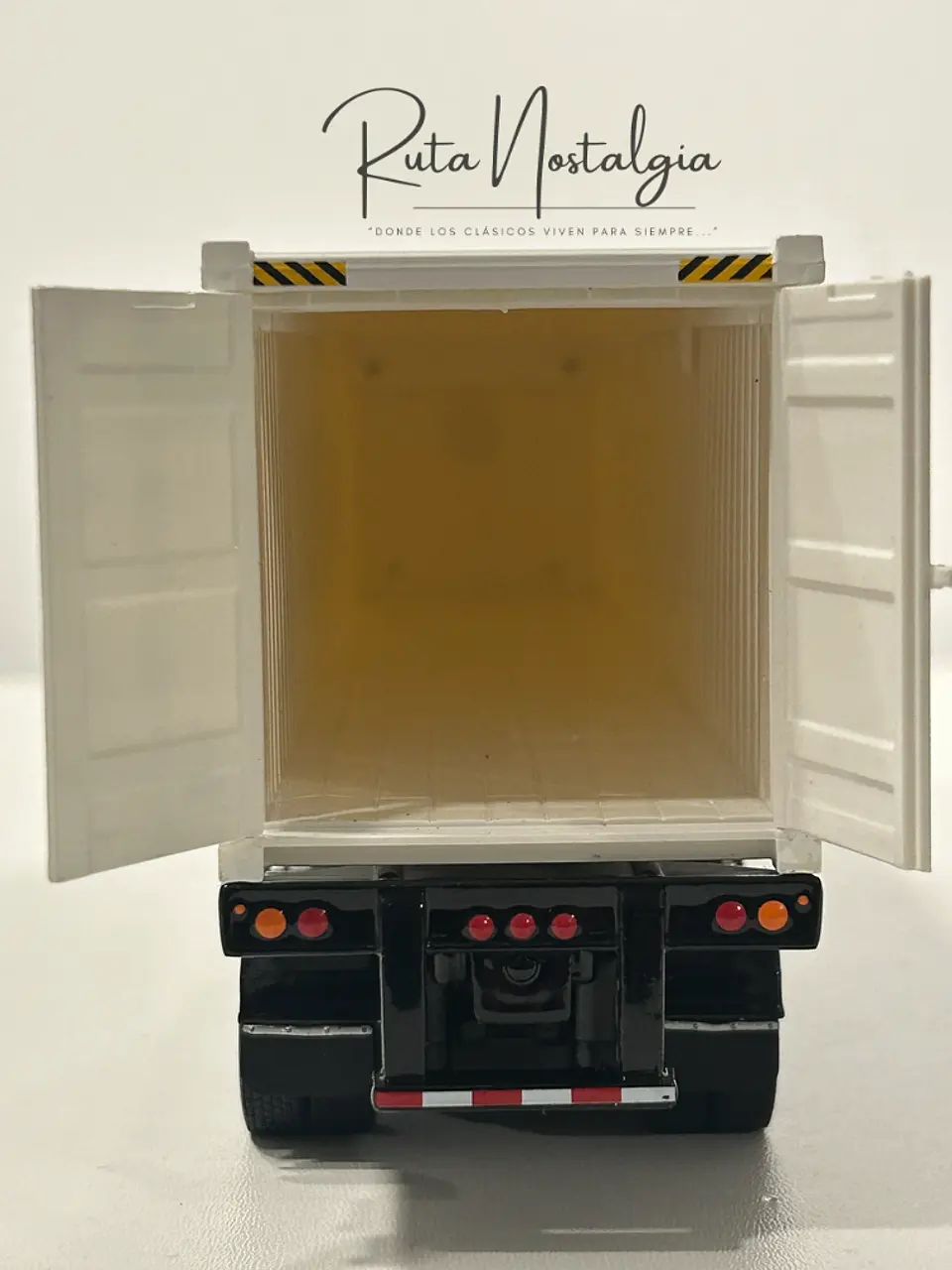 Camión Peterbilt 579 Day Cab + | Diecast Masters 1:50 10