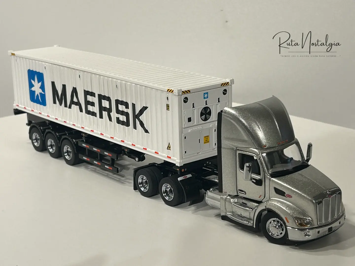 Camión Peterbilt 579 Day Cab + | Diecast Masters 1:50 13