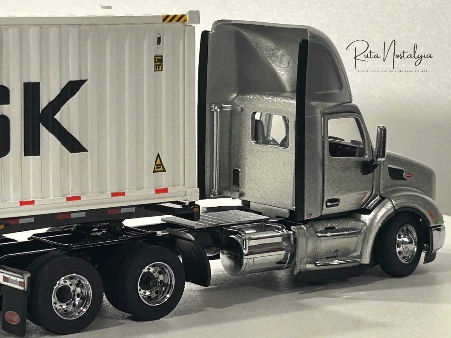 Camión Peterbilt 579 Day Cab + | Diecast Masters 1:50 14