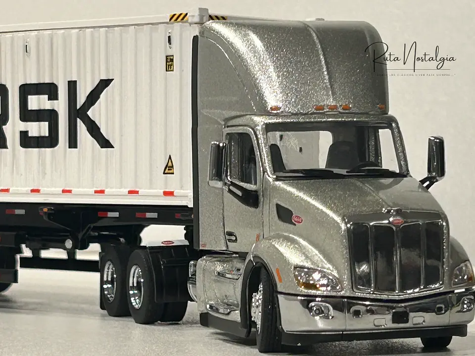 Camión Peterbilt 579 Day Cab + | Diecast Masters 1:50 2