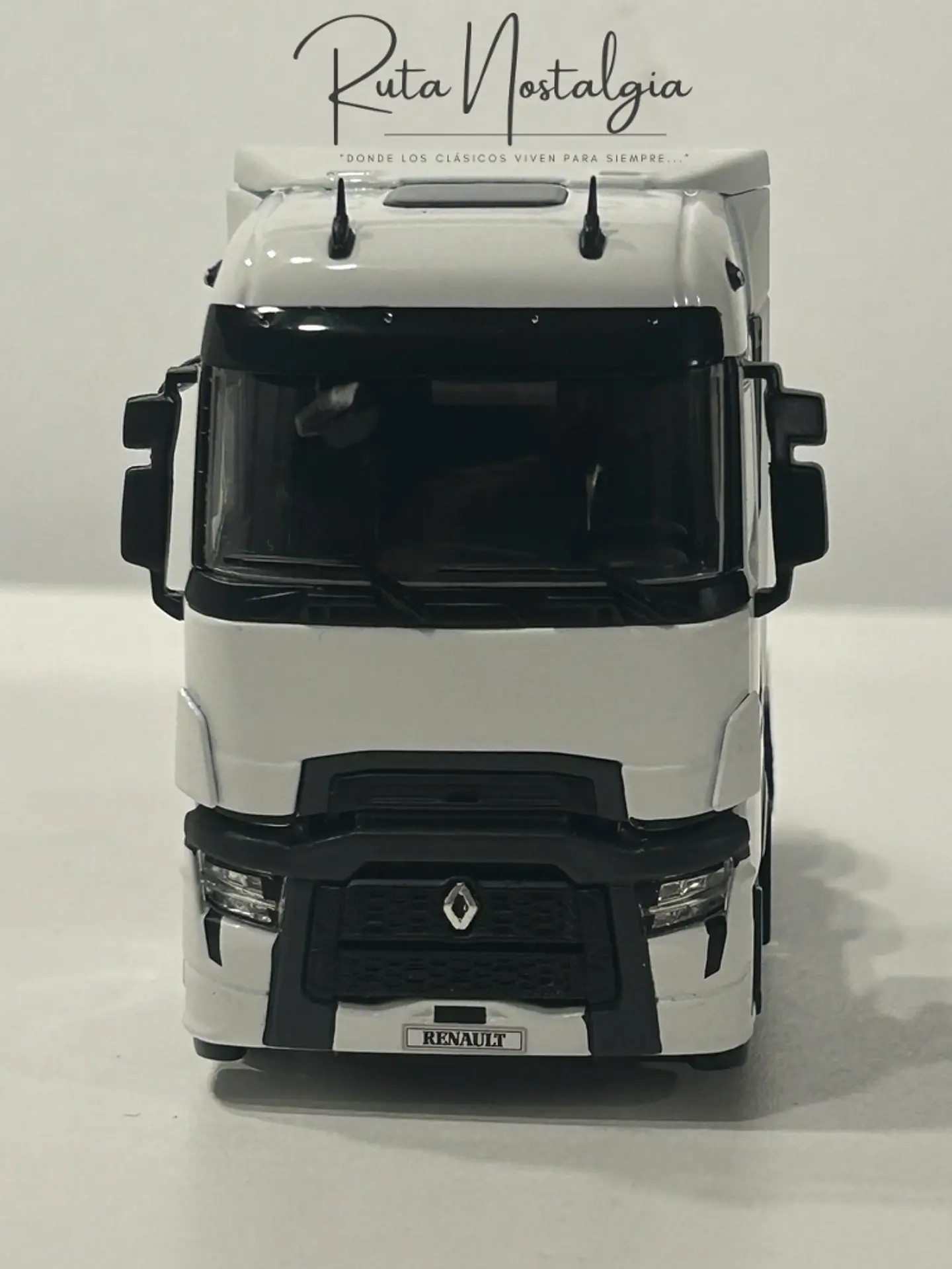 Camión WSI White Line Renault T High Evolution 6x2 1:50 3