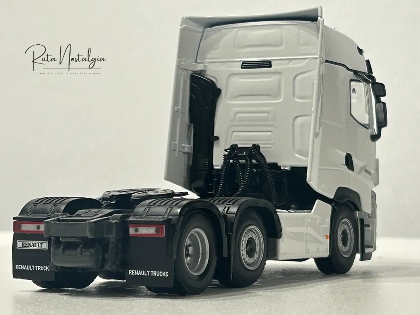 Camión WSI White Line Renault T High Evolution 6x2 1:50 8