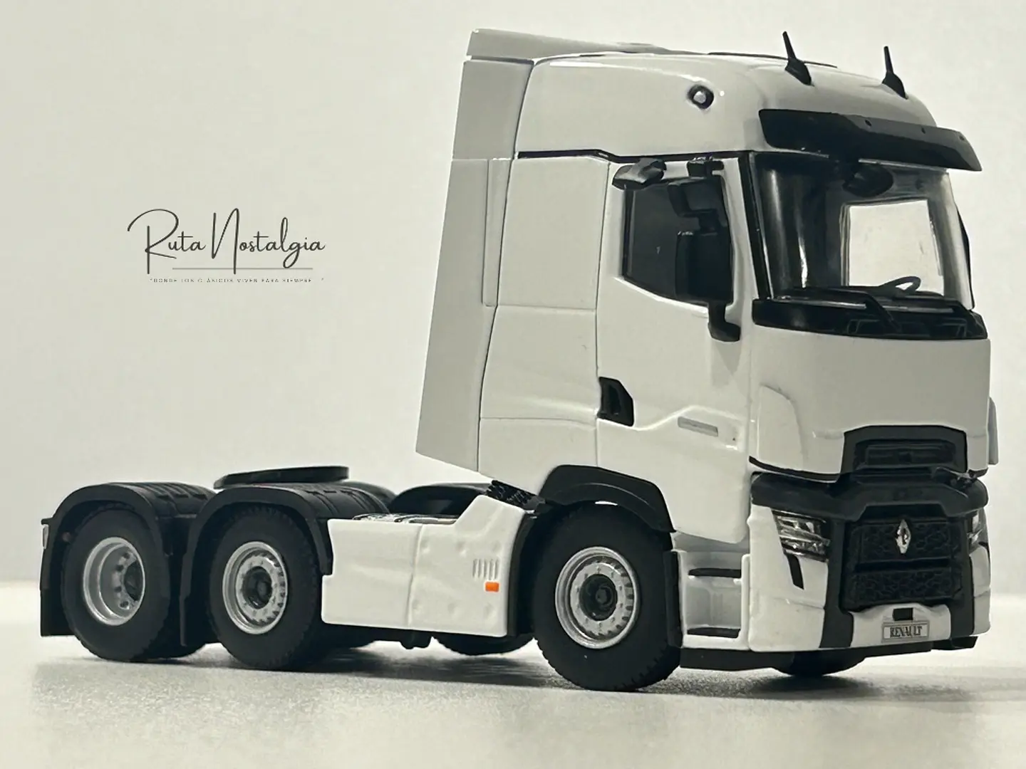Camión WSI White Line Renault T High Evolution 6x2 1:50 1