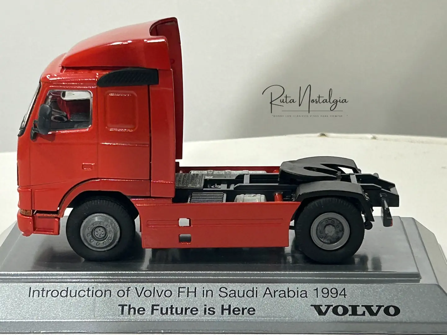 Camión Volvo FH12 1:50 “Introduction of Volvo FH | Conrad 4