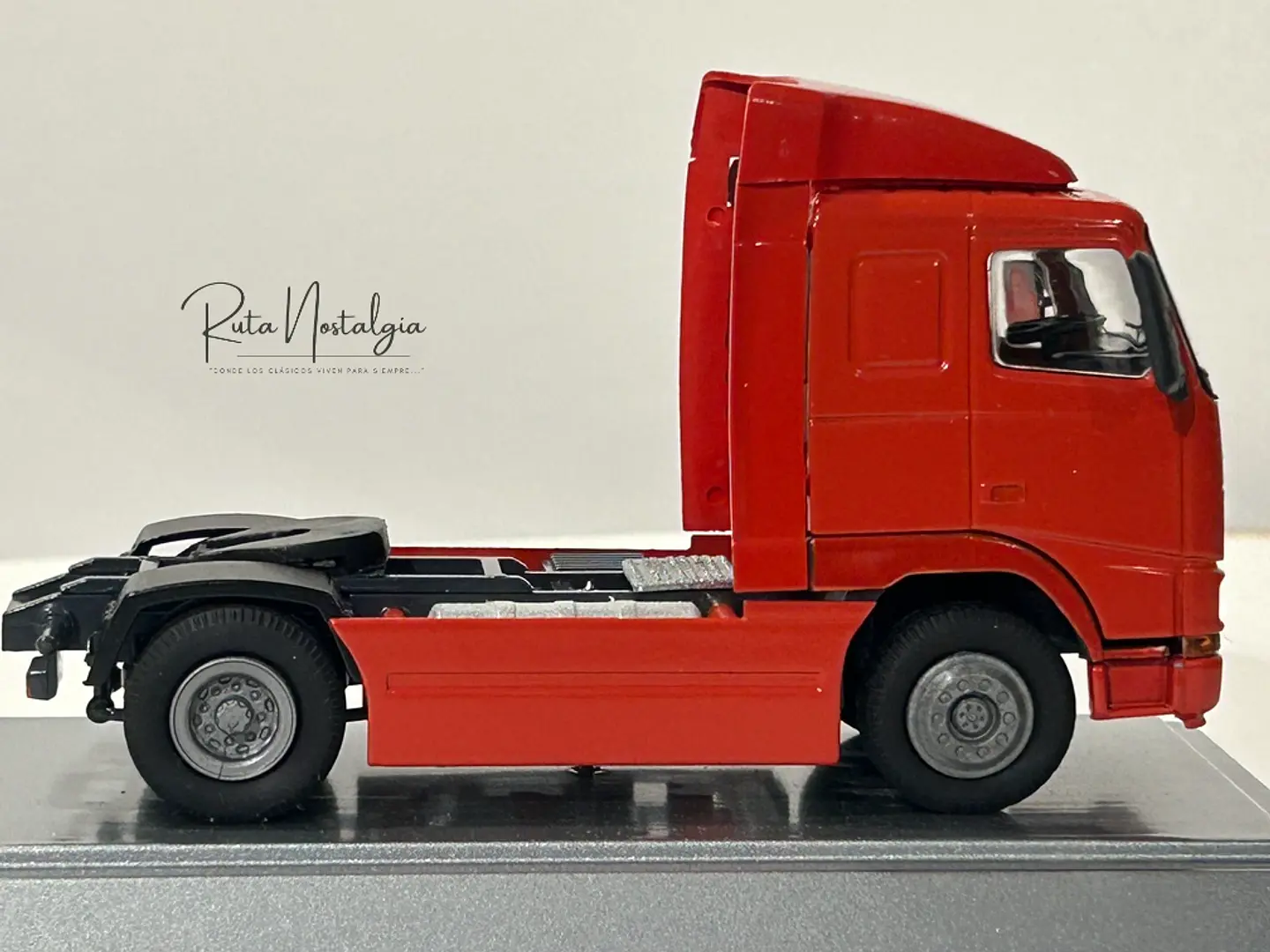Camión Volvo FH12 1:50 “Introduction of Volvo FH | Conrad 8