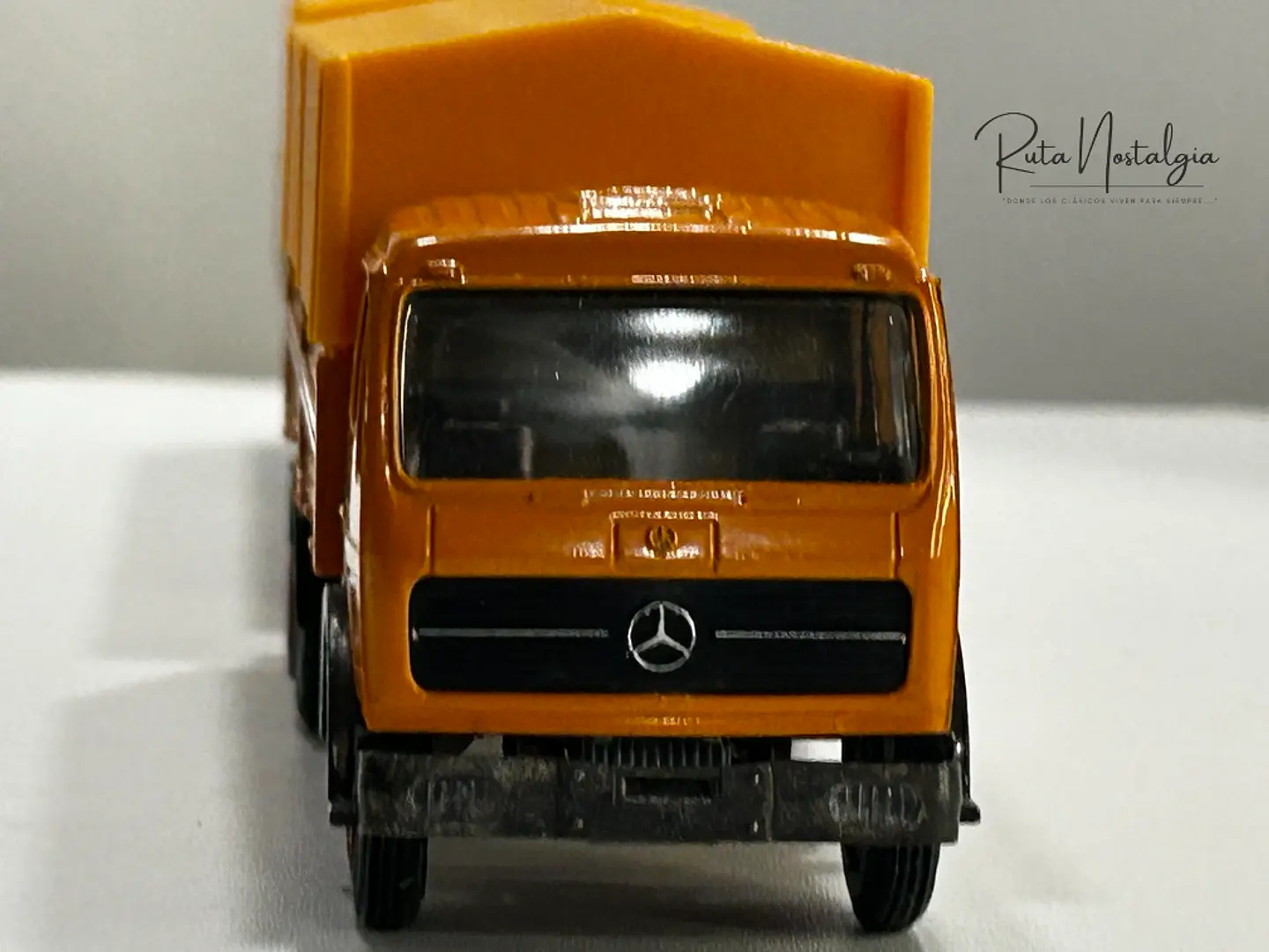 Camión Mercedes-Benz NG 1632/1932 con carro | NZG 1:50 2