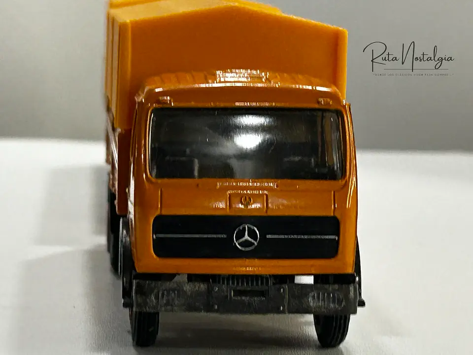 Camión Mercedes-Benz NG 1632/1932 con carro | NZG 1:50 2