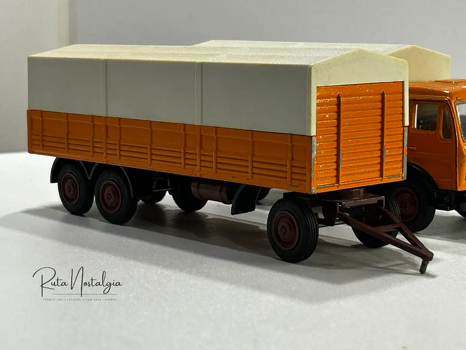 Camión Mercedes-Benz NG 1632/1932 con carro | NZG 1:50 15