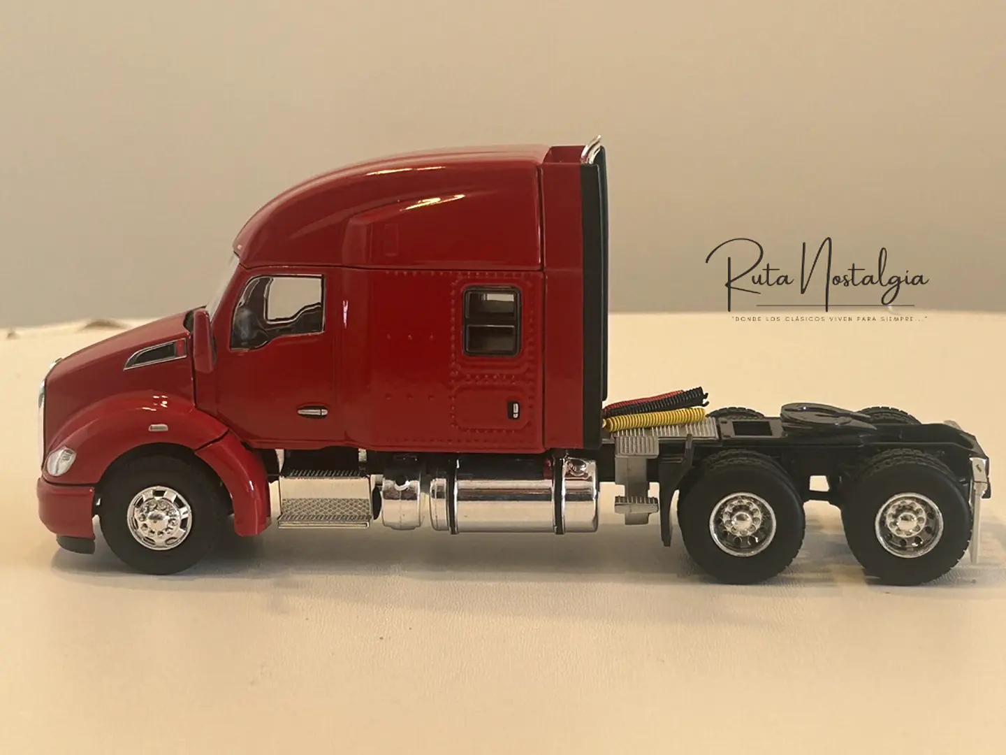 Camión Kenworth T680 6x4 | WSI 1:50 Coleccionable 5