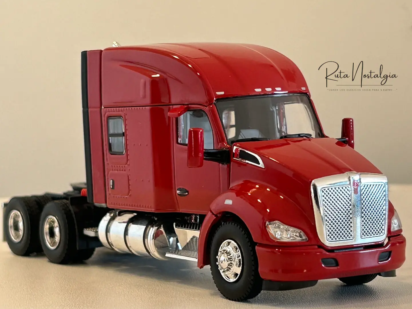 Camión Kenworth T680 6x4 | WSI 1:50 Coleccionable 1