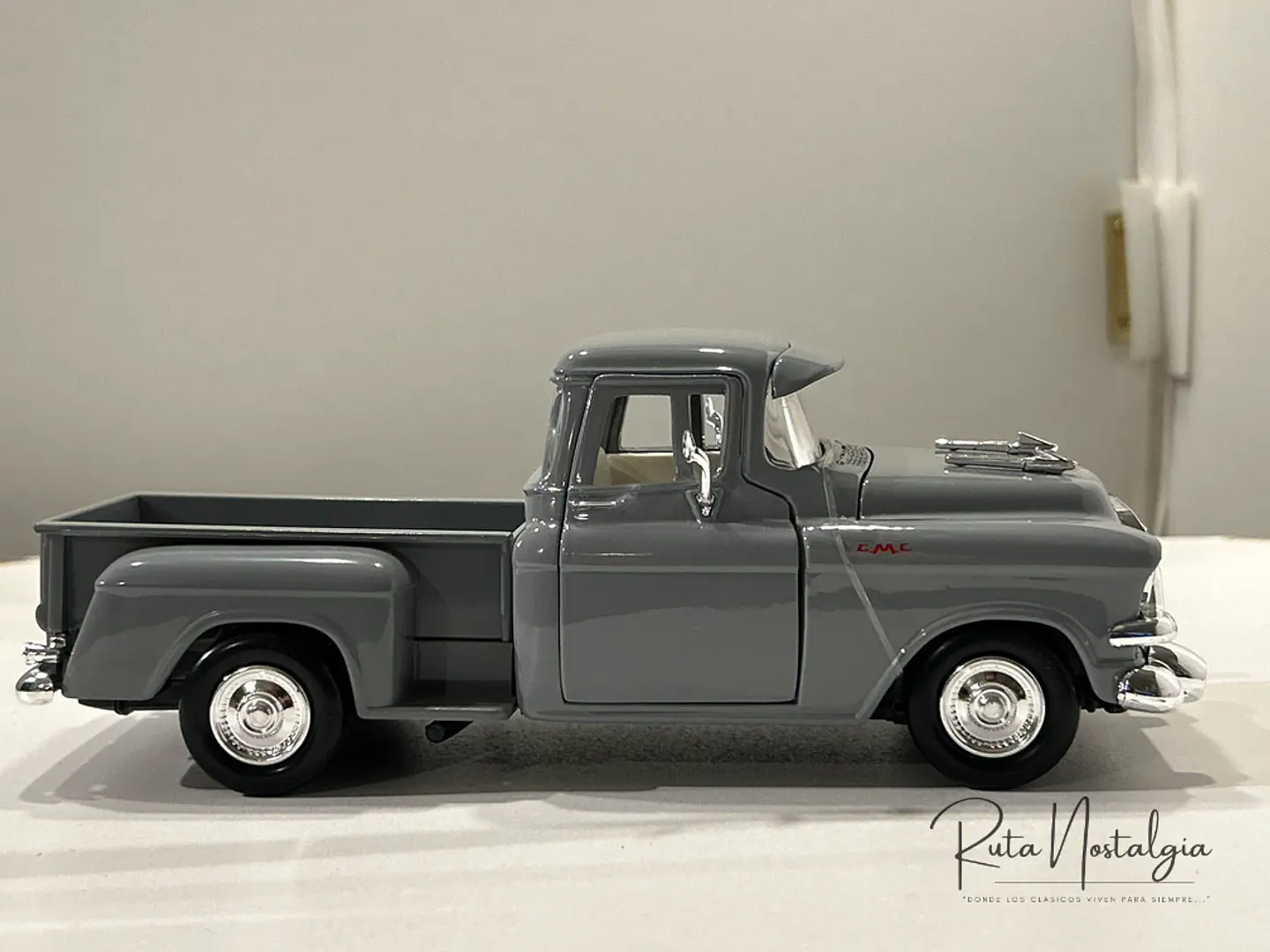 Camioneta GMC 100 Wideside Pickup | Motormax 1:24 9