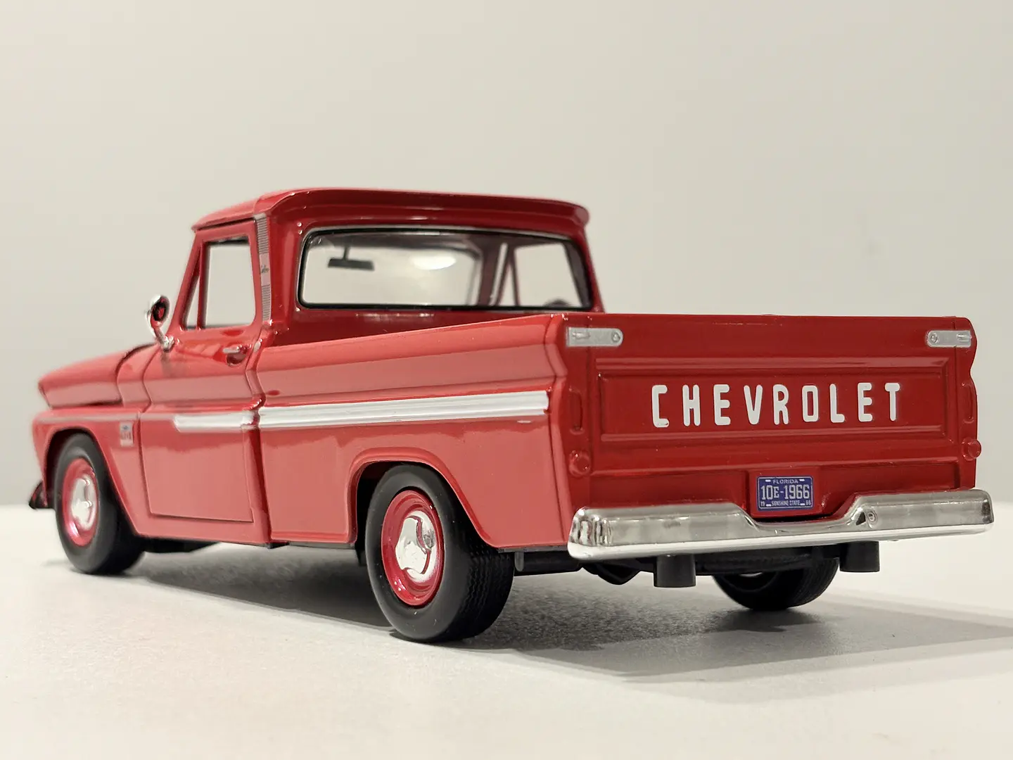 Camioneta Chevrolet C10 Fleetside Pick-Up | Motormax 1:24 33