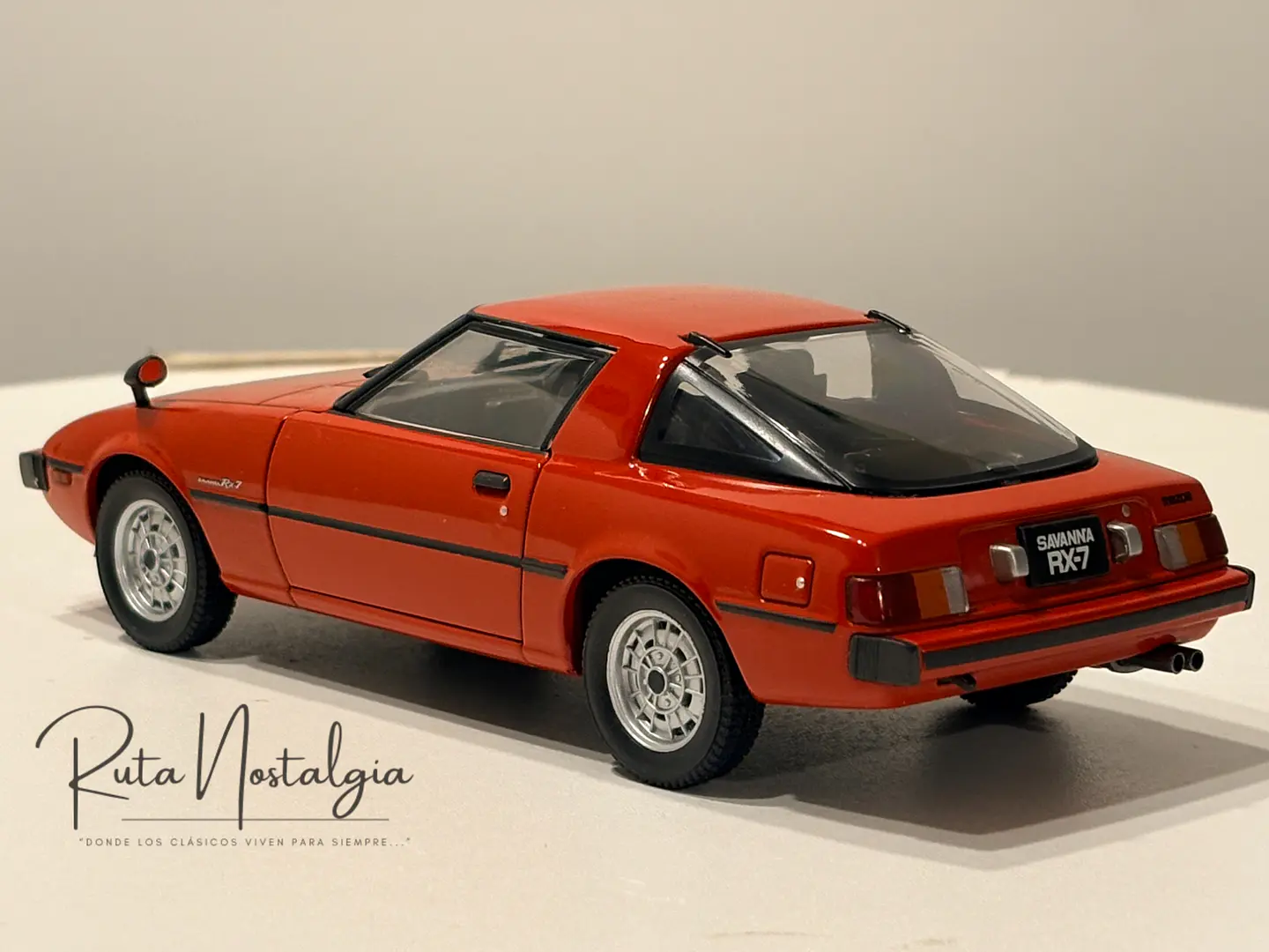 Auto Mazda RX-7 RHD 1980 | WhiteBox Escala 1:24- COPIA 6