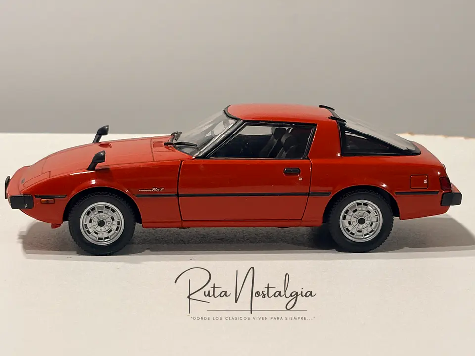Auto Mazda RX-7 RHD 1980 | WhiteBox Escala 1:24- COPIA 5
