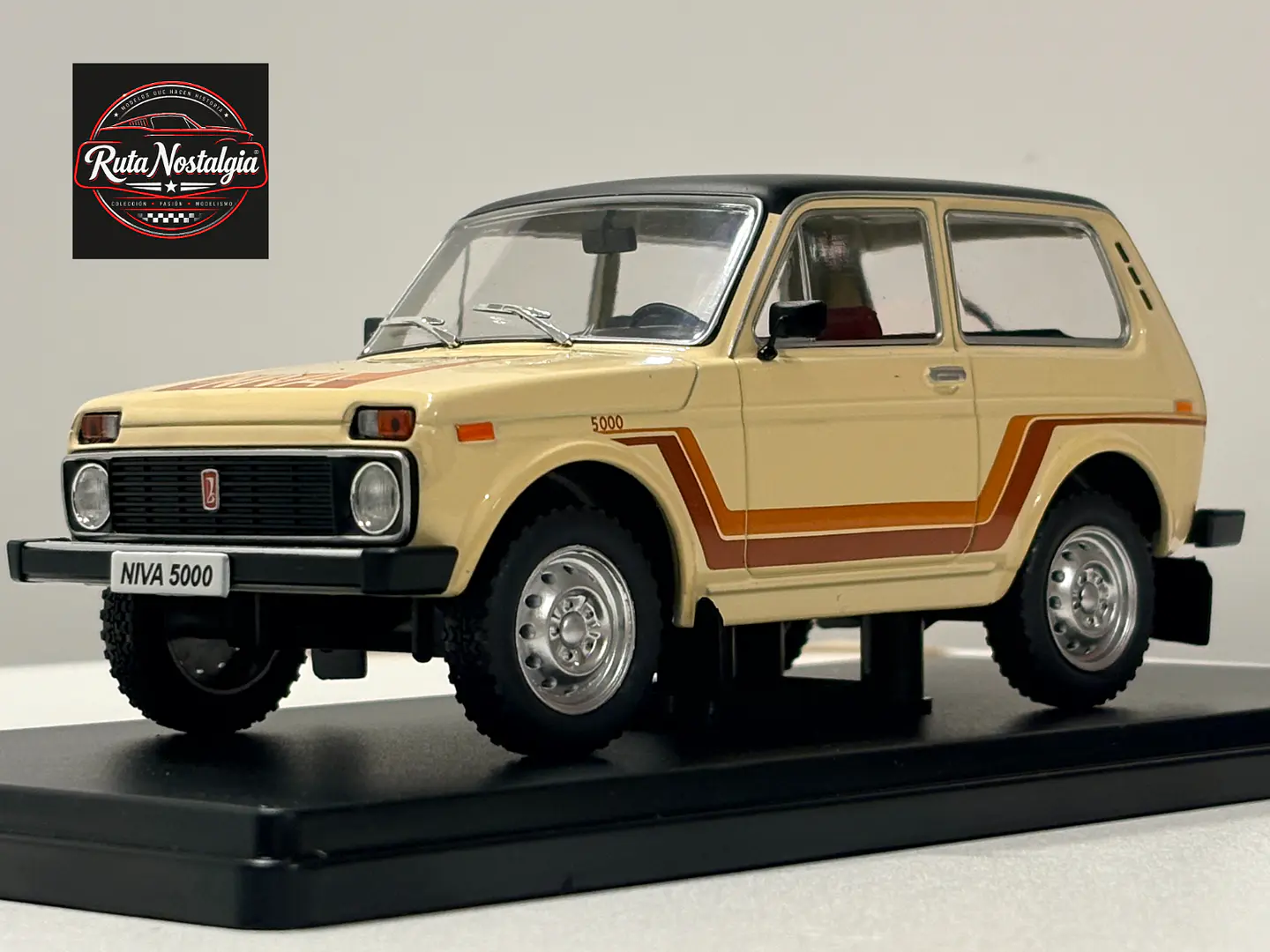 Lada Niva 5000 (1980) | WhiteBox 1:24 Coleccionable 1