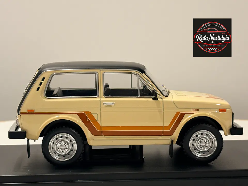 Lada Niva 5000 (1980) | WhiteBox 1:24 Coleccionable 5