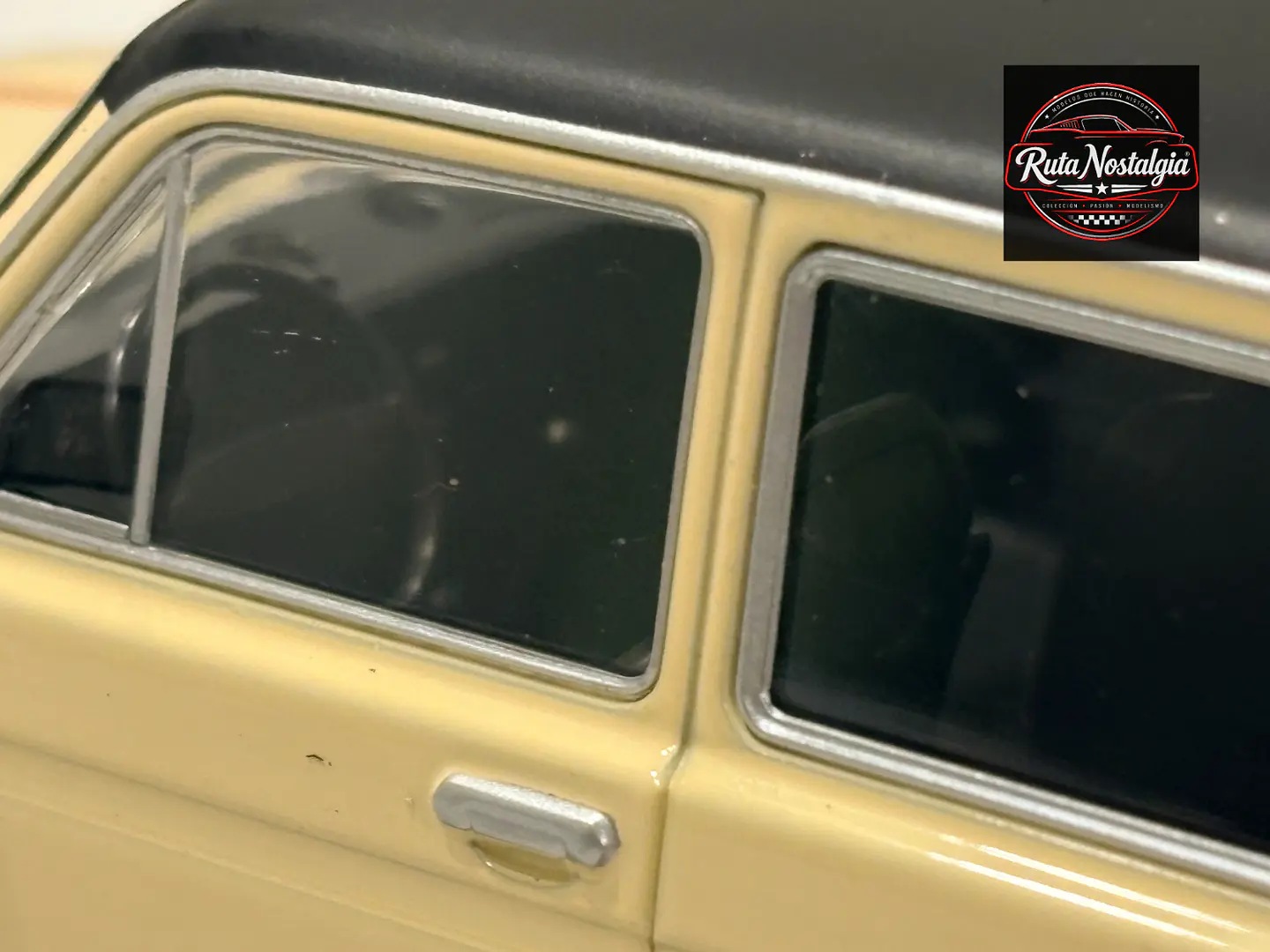 Lada Niva 5000 (1980) | WhiteBox 1:24 Coleccionable 3