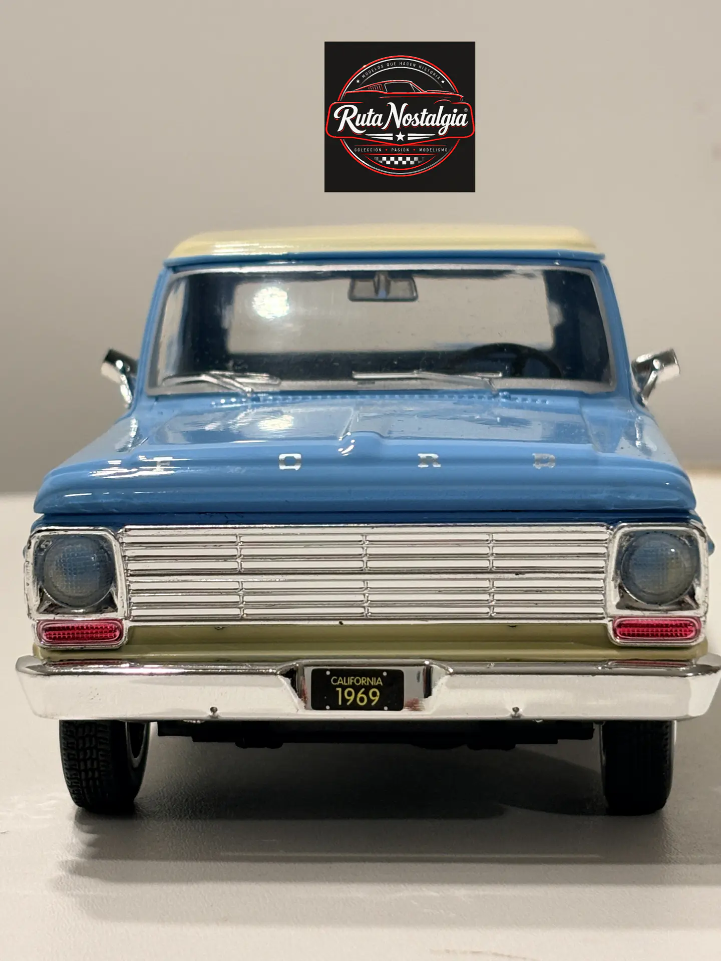 Camioneta Ford F-100 Pickup (1969) | Motormax 1:24  2