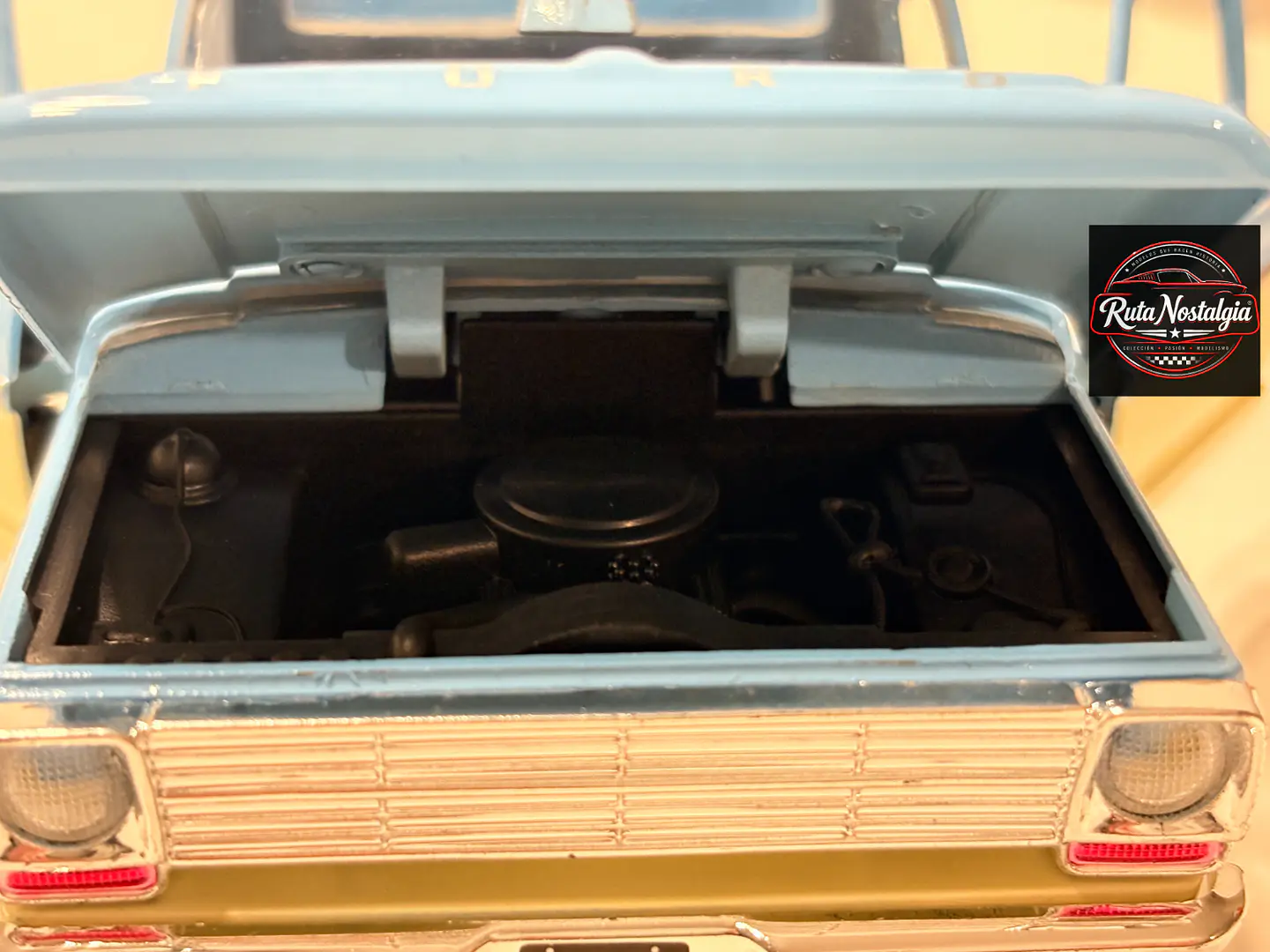Camioneta Ford F-100 Pickup (1969) | Motormax 1:24  5