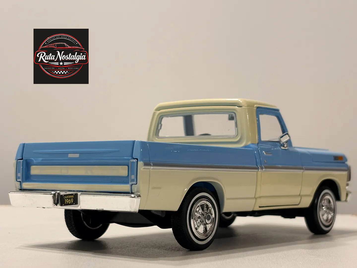Camioneta Ford F-100 Pickup (1969) | Motormax 1:24  8