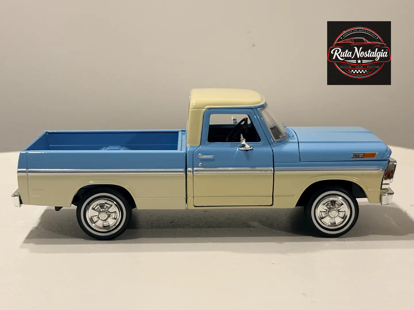 Camioneta Ford F-100 Pickup (1969) | Motormax 1:24  7
