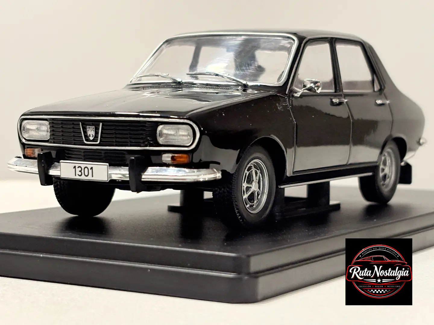 Auto Dacia 1301 (Renault 12) - Rumania. 1969 | WhiteBox 1:24  1