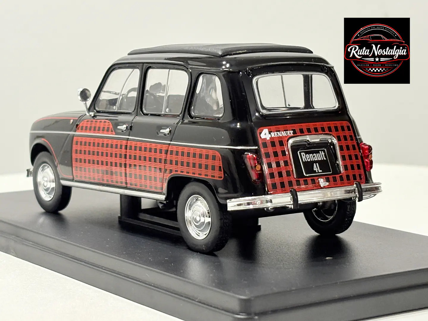 Auto Renault 4L Parisienne 1964 Escala 1:24 WhiteBox 7