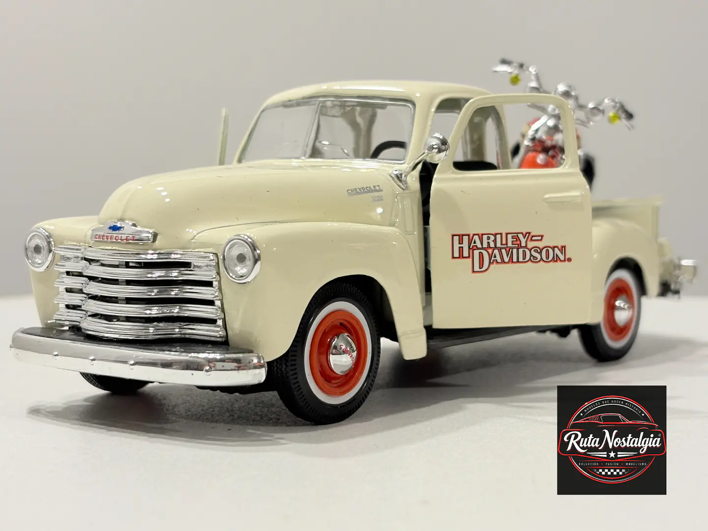 Camioneta Chevrolet 3100 1950 + Moto Harley Davidson | Maisto 1:24 1