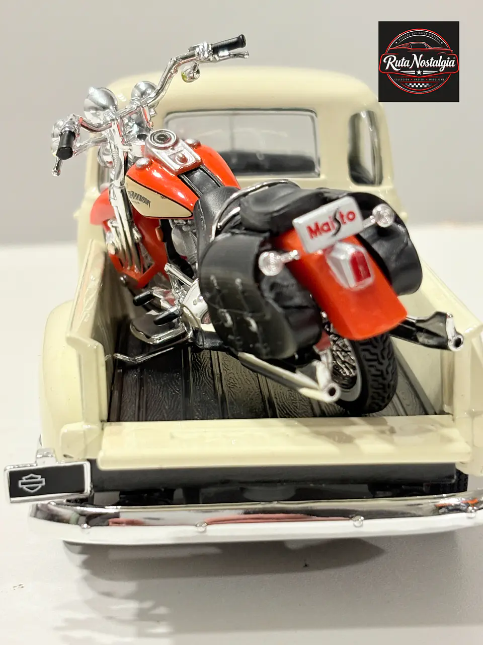 Camioneta Chevrolet 3100 1950 + Moto Harley Davidson | Maisto 1:24 8