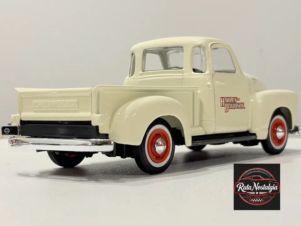 Camioneta Chevrolet 3100 1950 + Moto Harley Davidson | Maisto 1:24 6
