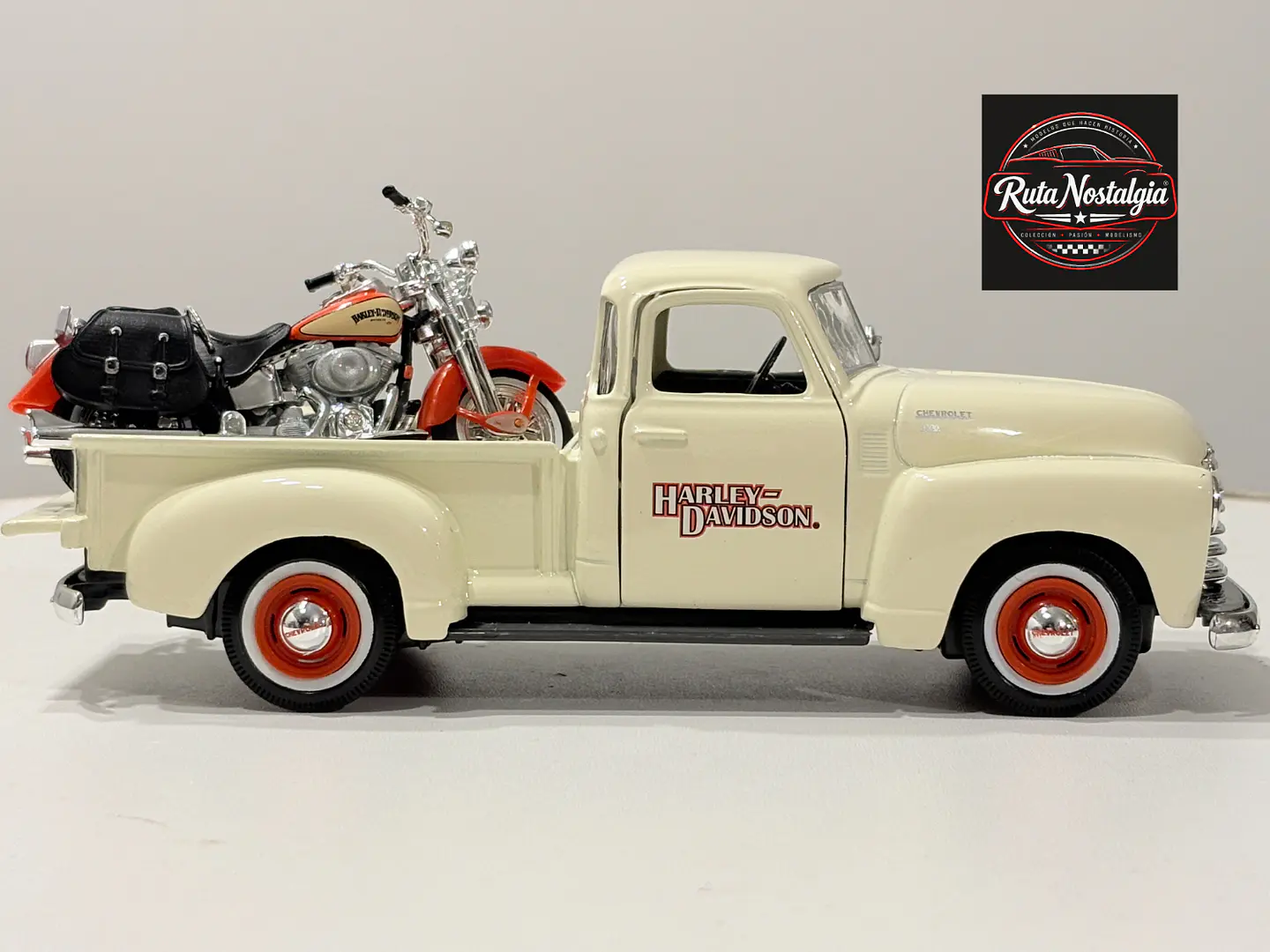 Camioneta Chevrolet 3100 1950 + Moto Harley Davidson | Maisto 1:24 5