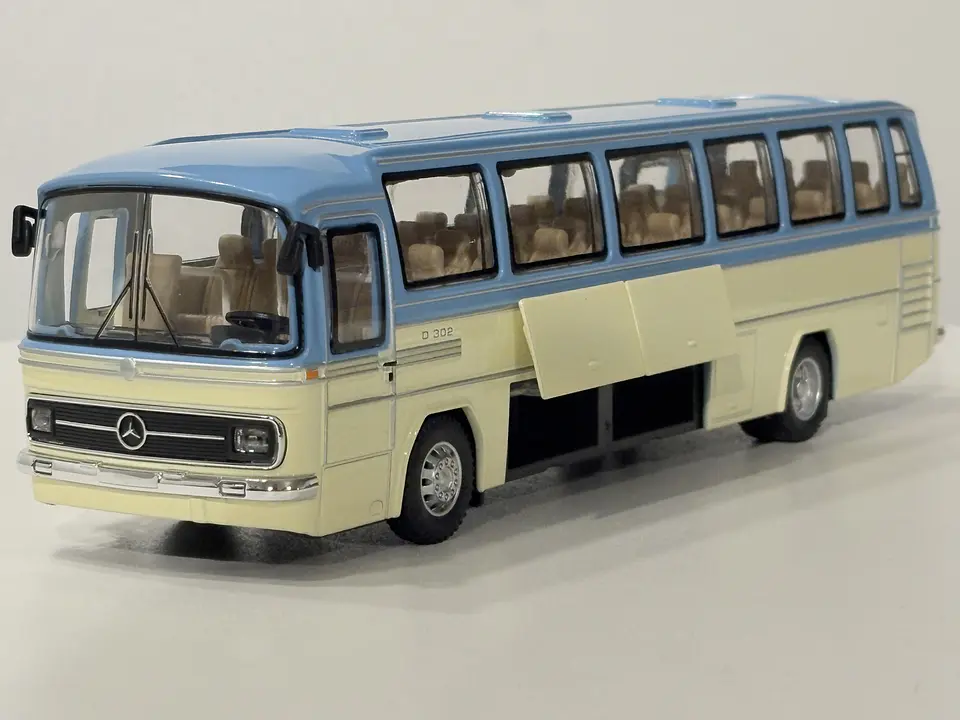 Bus Mercedes Benz O-302 - Grand Alliance Models - 1:24 (China). Diecast con sonido 1