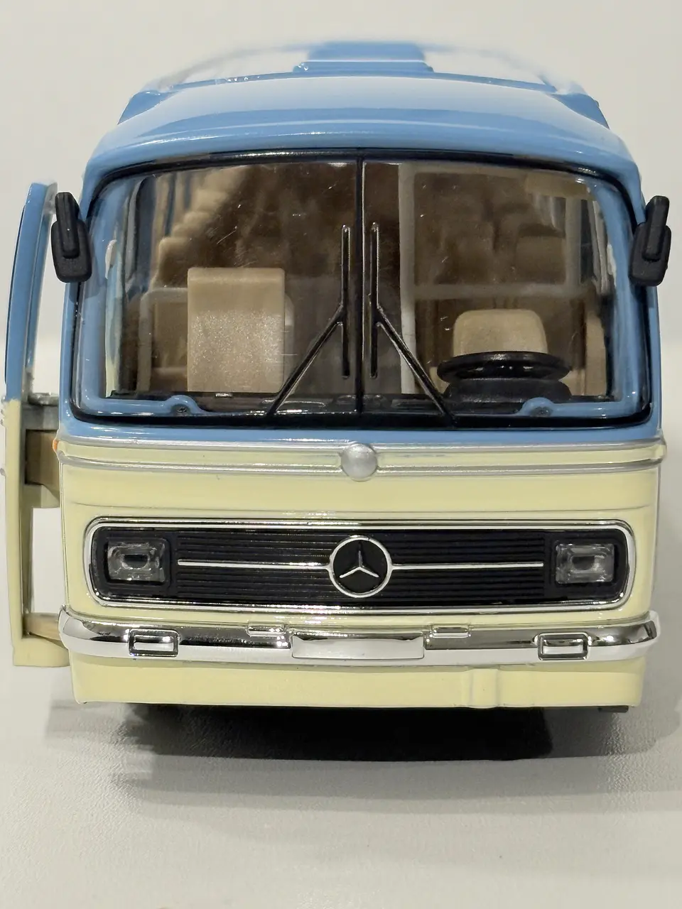 Bus Mercedes Benz O-302 - Grand Alliance Models - 1:24 (China). Diecast con sonido 2