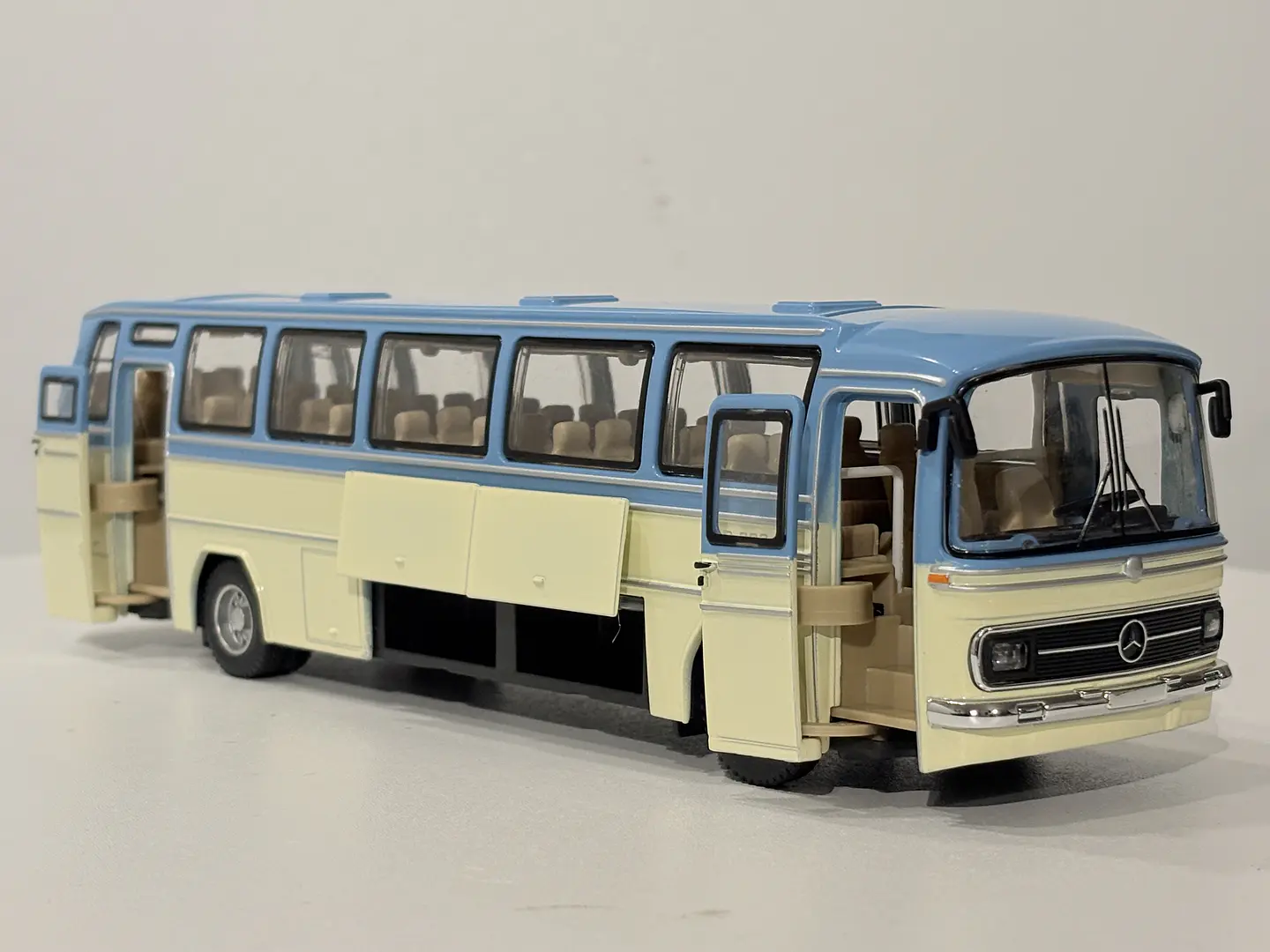 Bus Mercedes Benz O-302 - Grand Alliance Models - 1:24 (China). Diecast con sonido 4