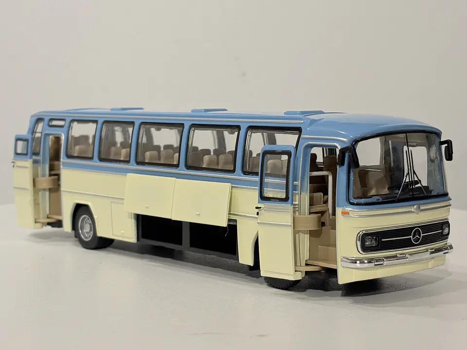 Bus Mercedes Benz O-302 - Grand Alliance Models - 1:24 (China). Diecast con sonido 4