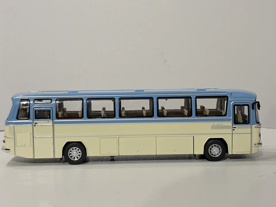 Bus Mercedes Benz O-302 - Grand Alliance Models - 1:24 (China). Diecast con sonido 7