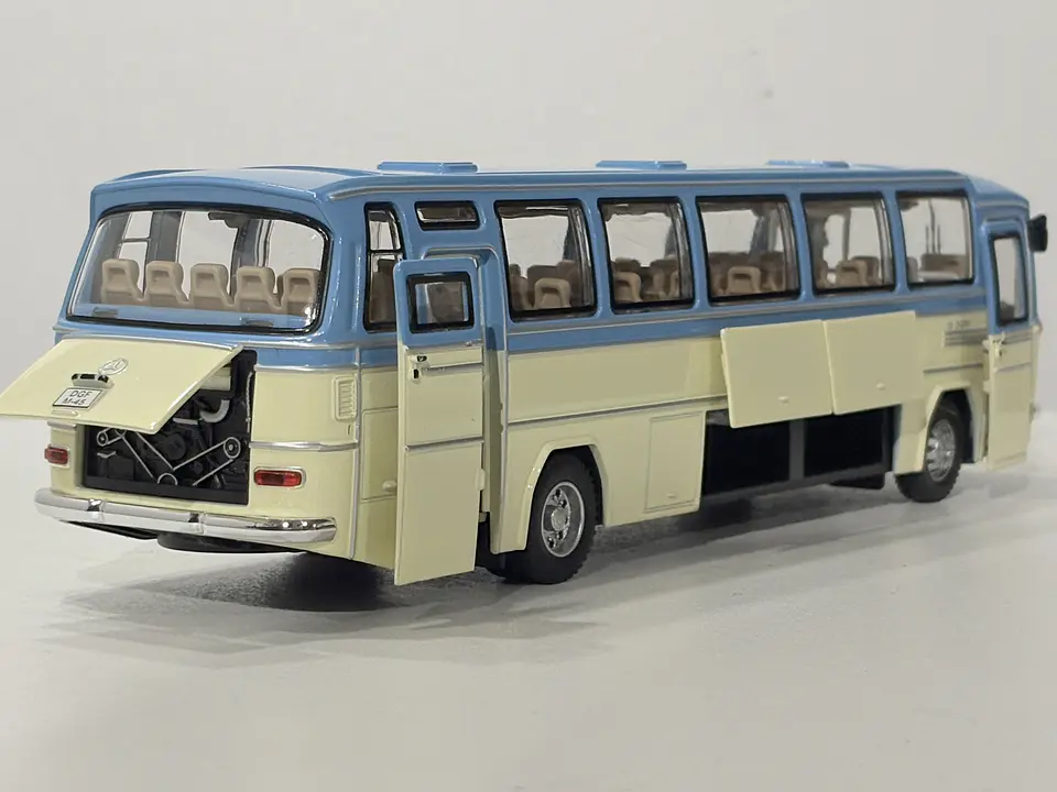 Bus Mercedes Benz O-302 - Grand Alliance Models - 1:24 (China). Diecast con sonido 8
