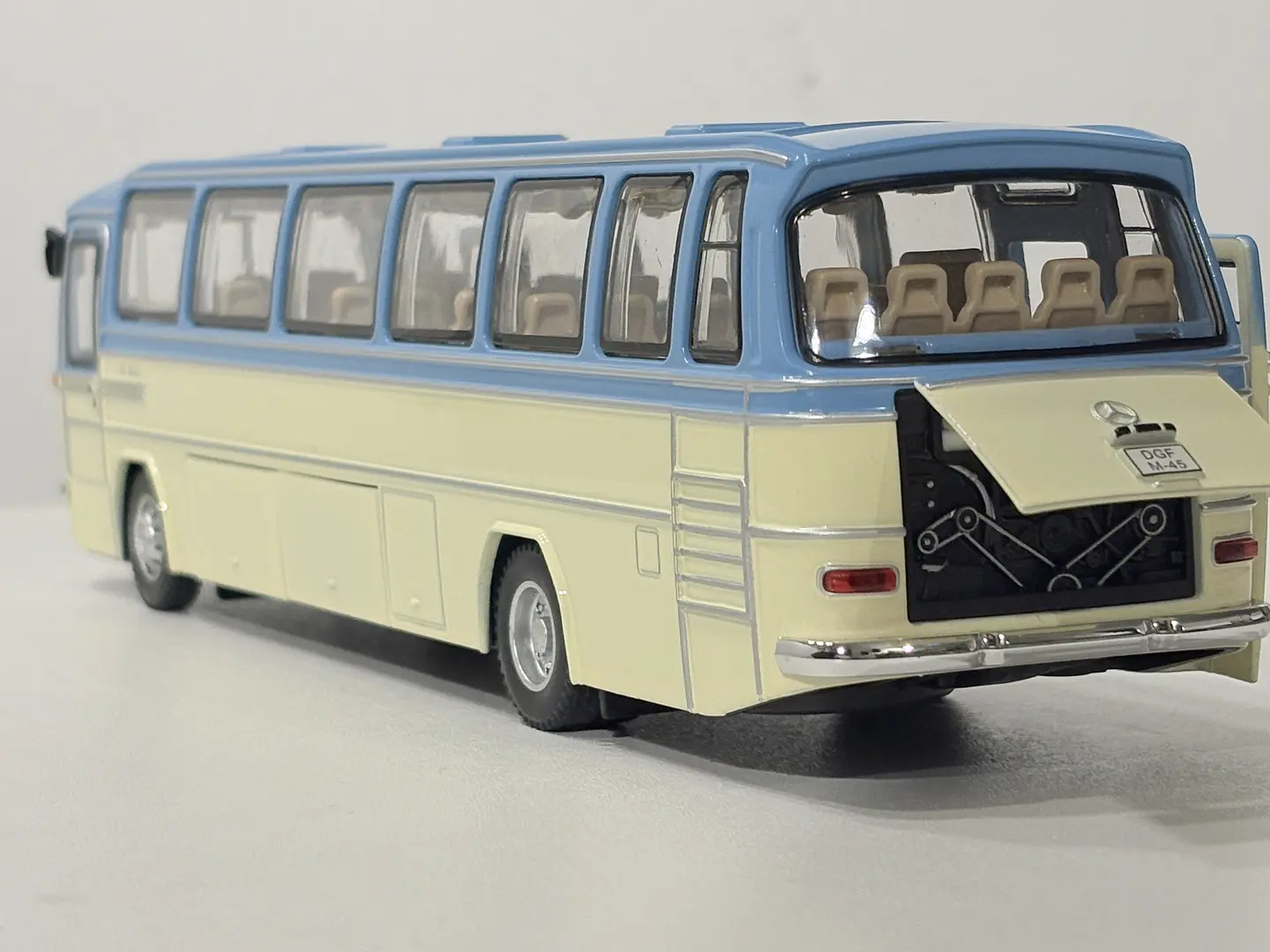 Bus Mercedes Benz O-302 - Grand Alliance Models - 1:24 (China). Diecast con sonido 10