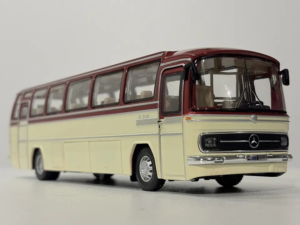 Bus Mercedes Benz O-302 - Grand Alliance Models - 1:24 (China). Diecast con sonido 16