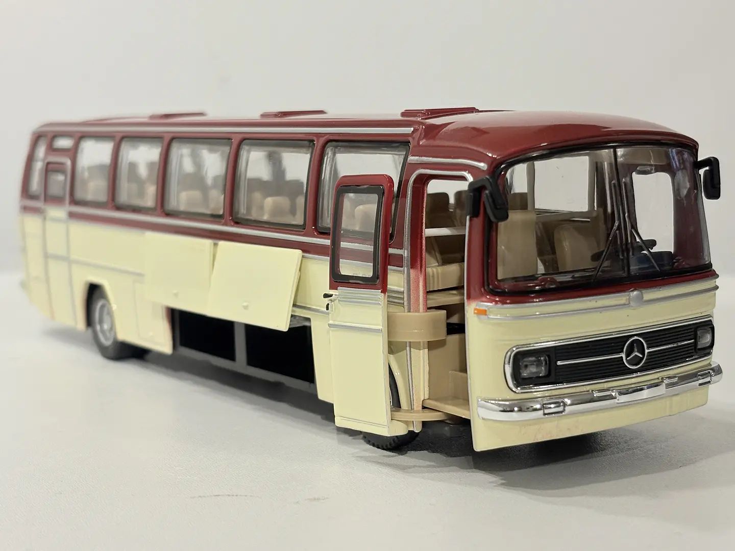 Bus Mercedes Benz O-302 - Grand Alliance Models - 1:24 (China). Diecast con sonido 17