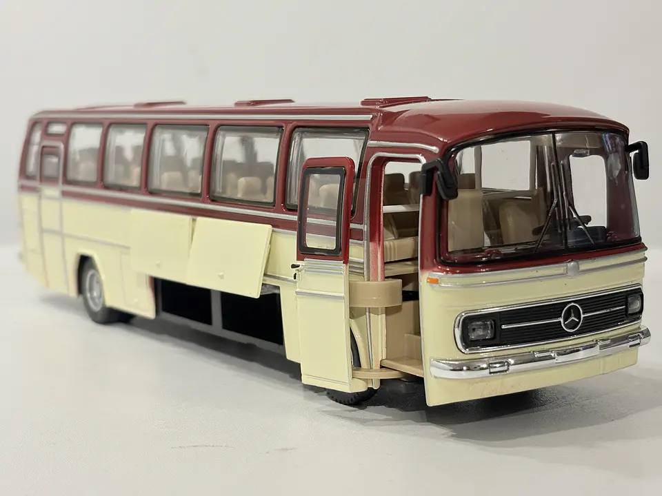 Bus Mercedes Benz O-302 - Grand Alliance Models - 1:24 (China). Diecast con sonido 17